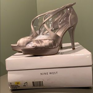 Nine West Bumblelion Silver sandal size 8M